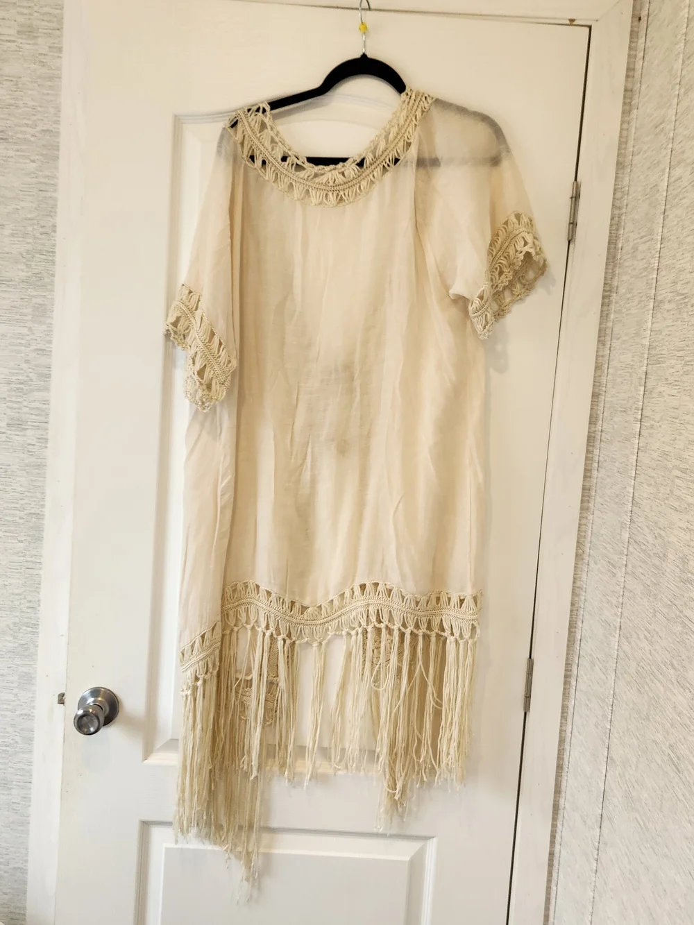 Simply Irresistible Cream Crochet Fringe Kimono L Euc